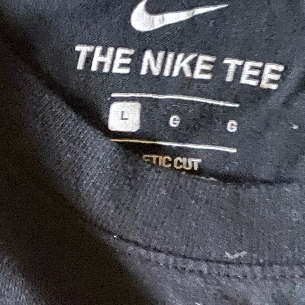 Nike tee - Picture 2 of 2